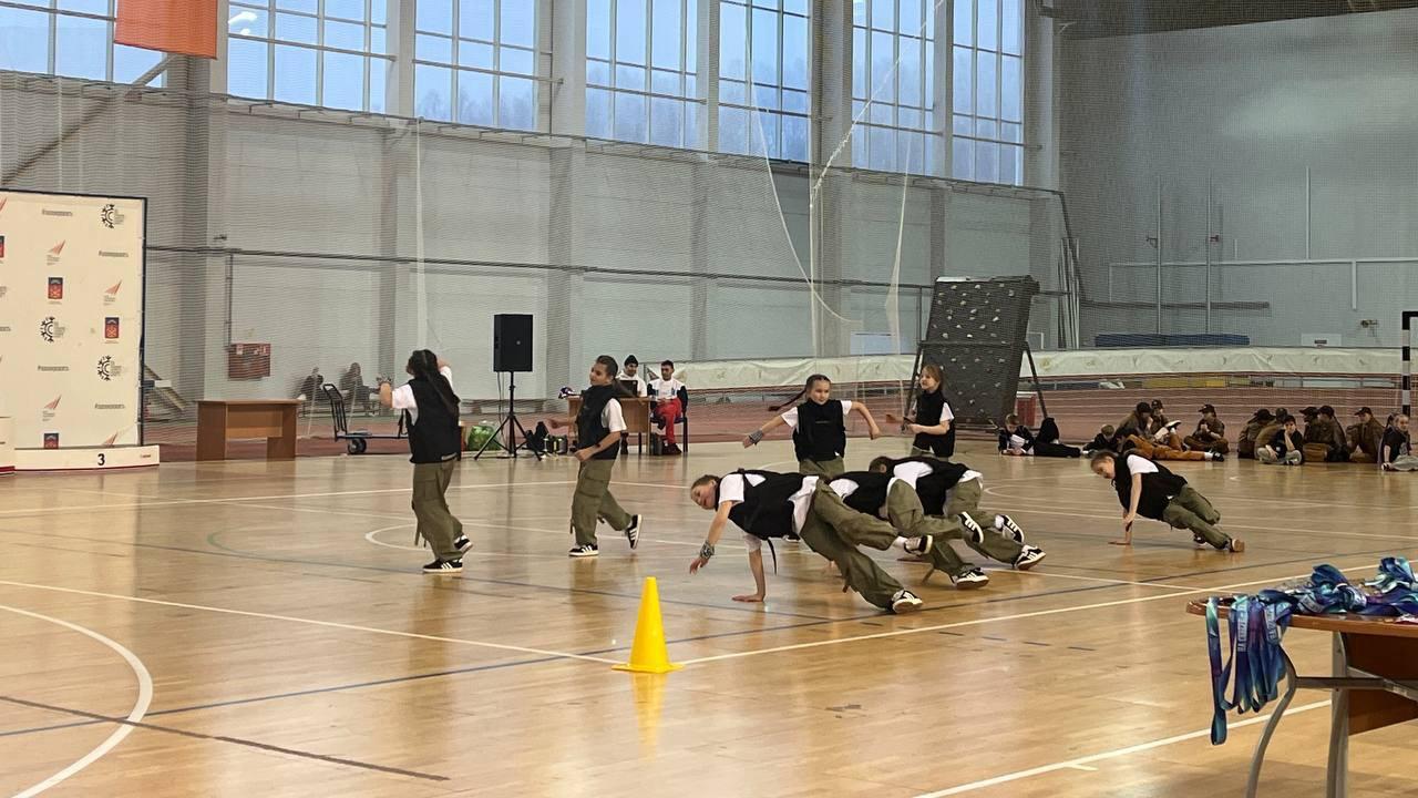 Сильнейших заполярных спортсменов в дисциплине "хип-хоп" определили на областных соревнованиях по фитнес-аэробике